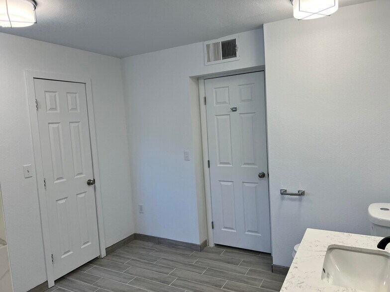 More Photos Of 404 E Centre Ave, Buckeye Warehouse For Sale