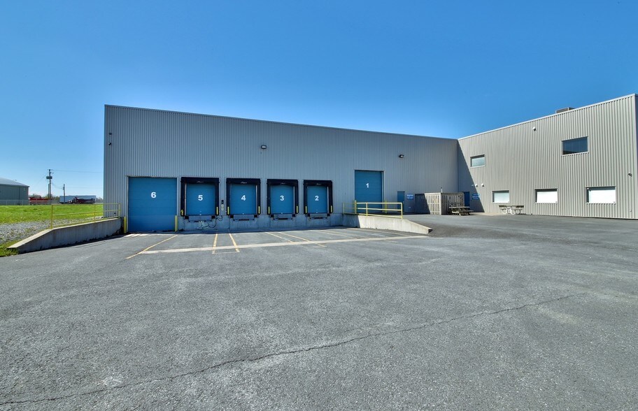 More Photos Of 140 Blvd Industriel, Napierville Warehouse For Sale