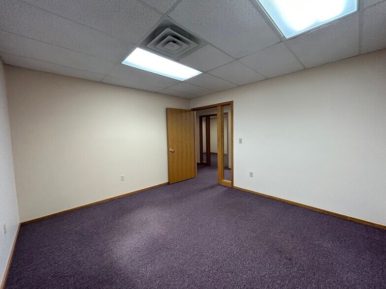 More Photos Of 1820 Post Rd, Plover Storefront Retail Office For Lease