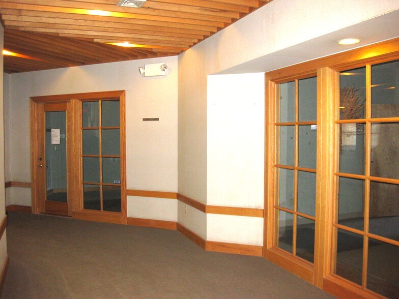 More Photos Of 2 Storer St, Kennebunk Office For Lease