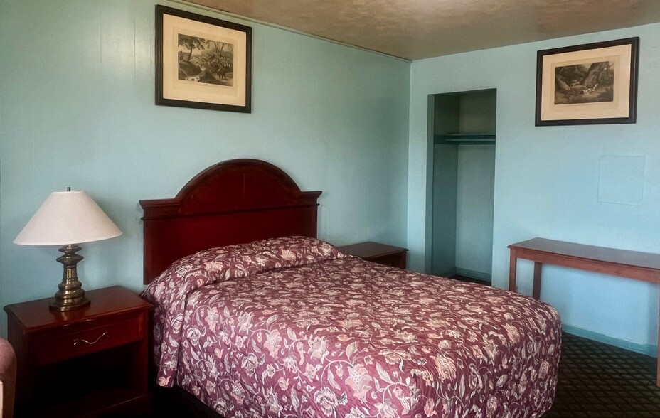 More Photos Of 1717 Cornhusker Hwy, Lincoln Hotel For Sale