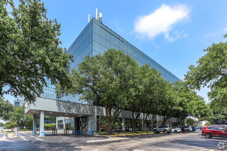 Primary Photo Of 14114 N Dallas Pky, Dallas Medical For Lease