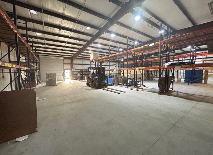 More Photos Of 4748 Sherwood Ln, Houston Warehouse For Lease