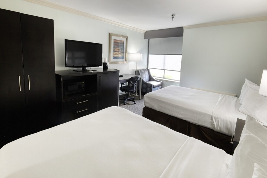 More Photos Of 889 W Bay Area Blvd, Webster Hotel For Sale