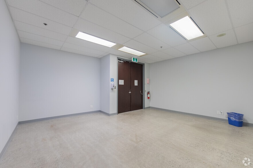 More Photos Of 55 Commerce Valley Dr W, Markham Unknown For Lease