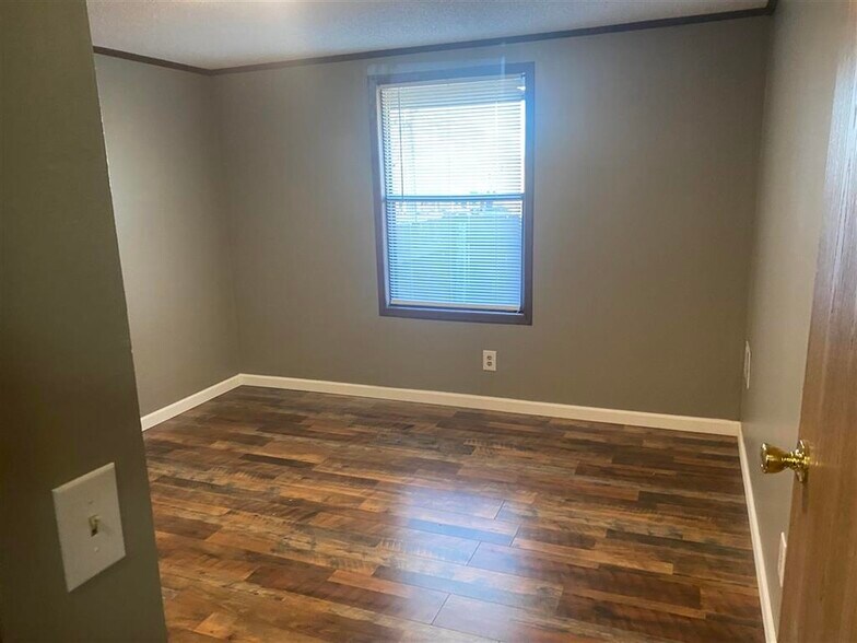 More Photos Of 101 Longview Dr, Russellville Apartments For Sale
