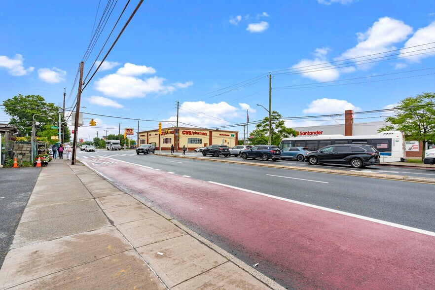 More Photos Of 2707 Hylan Blvd, Staten Island Office For Lease