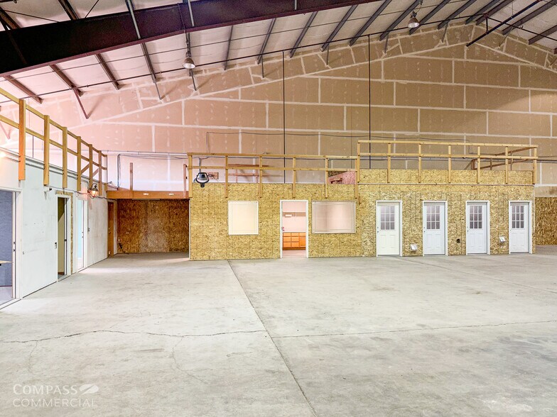 More Photos Of 494 SW Veterans Way, Redmond Warehouse For Lease