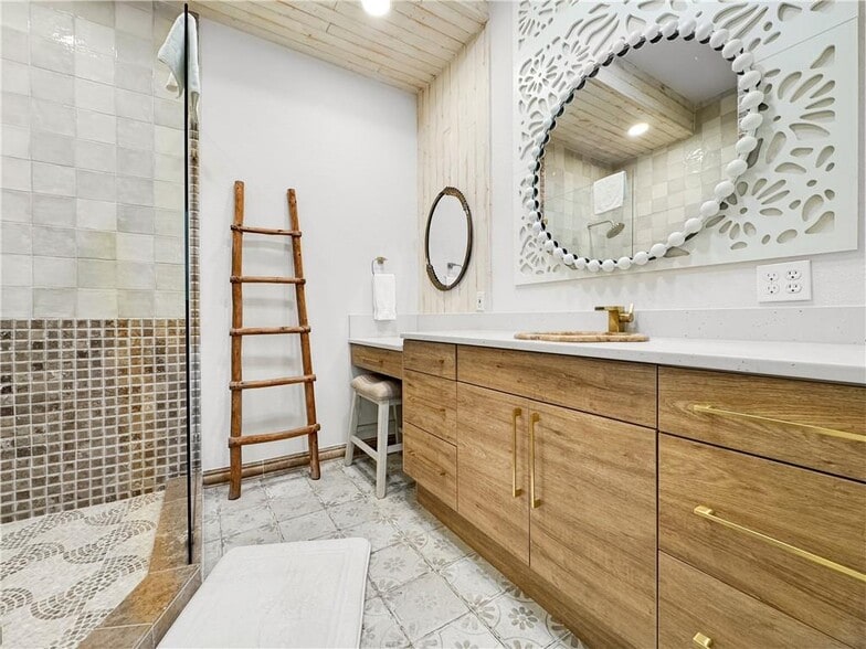 More Photos Of 1601 Ocean Dr, Corpus Christi Apartments For Sale