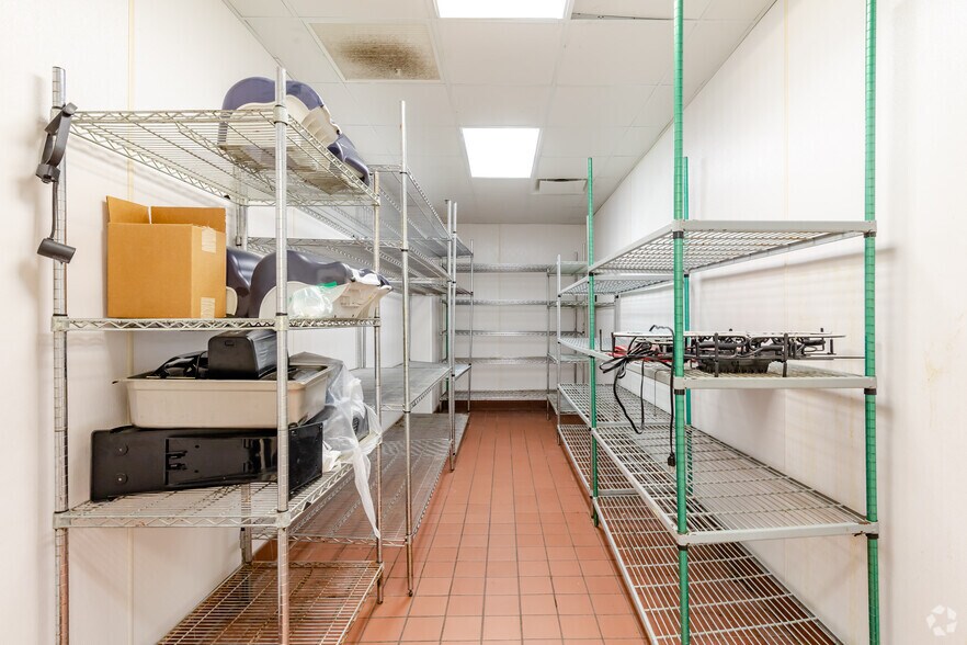 More Photos Of 551 S 8th St, West Dundee Restaurant For Sale