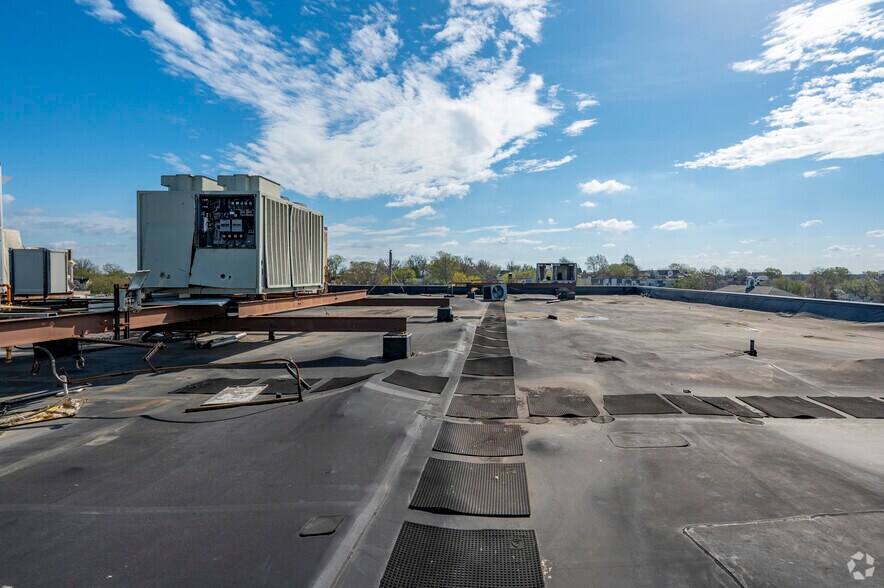 More Photos Of 900 Franklin St NE, Washington Industrial For Sale