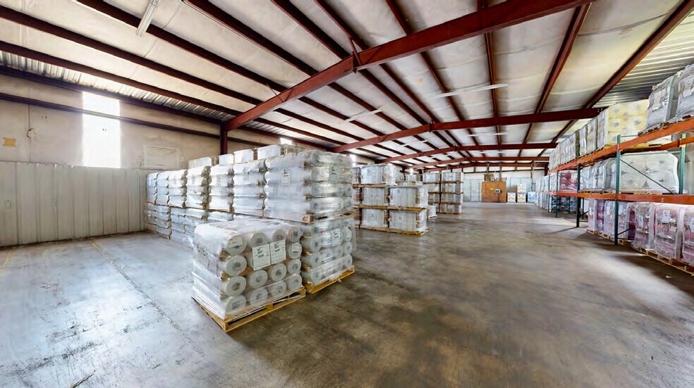 More Photos Of 153 W County Line Rd, Springdale Warehouse For Lease