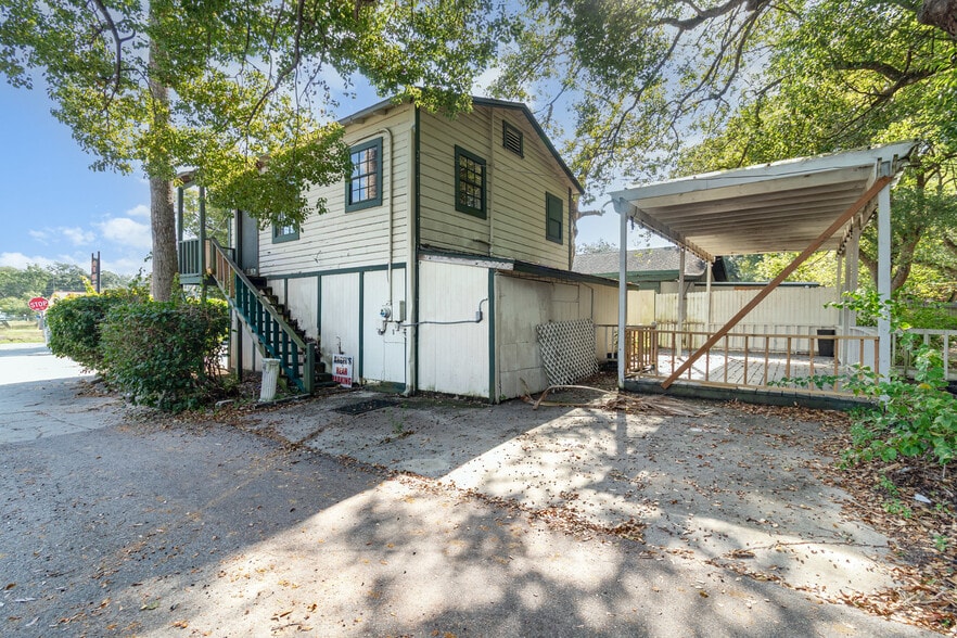 More Photos Of 2516 S Sanford Ave, Sanford Convenience Store For Sale