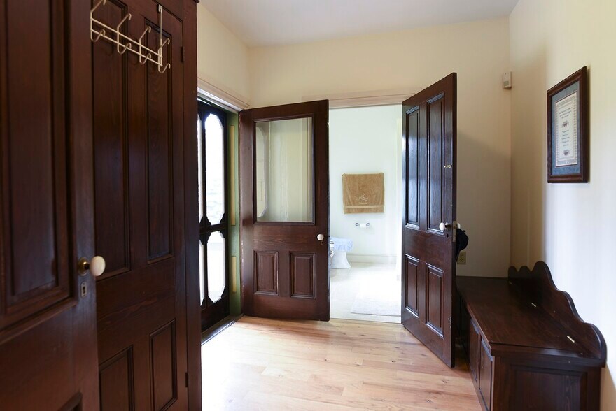 More Photos Of 827 Philadelphia Ave, Chambersburg Specialty For Sale