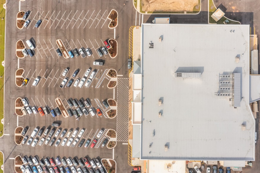 More Photos Of 10040 Navarre Pky, Navarre General Retail For Lease