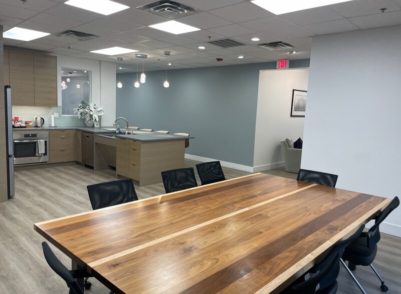 More Photos Of 8500 Bluffstone Cv, Austin Office For Sale