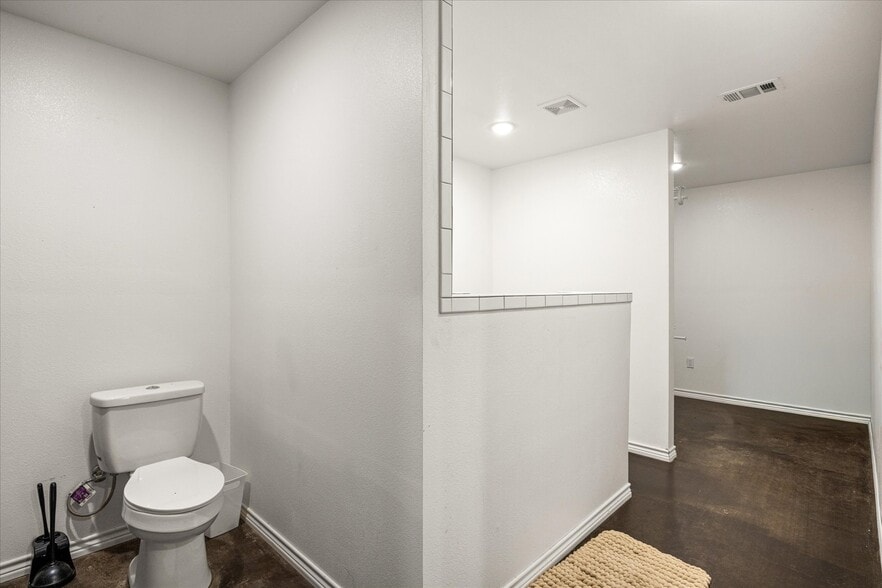 More Photos Of 1817 S Morgan St, Granbury Auto Dealership For Sale