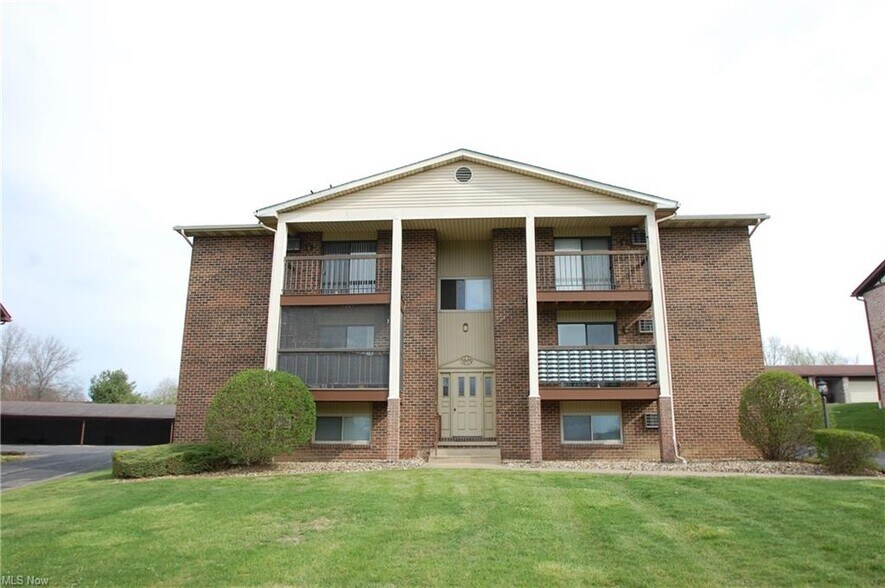 More Photos Of 35 Carter Cir, Youngstown Apartments For Sale