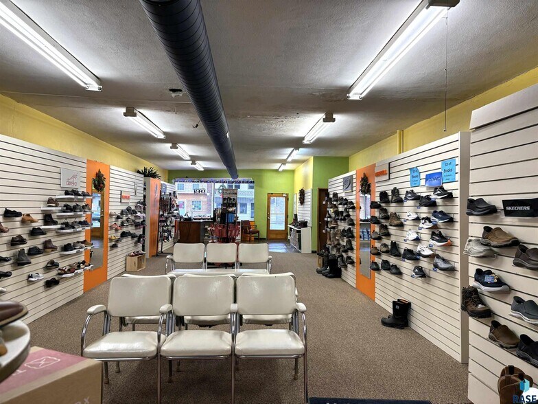 More Photos Of 118 N Broadway Ave, Miller General Retail For Sale