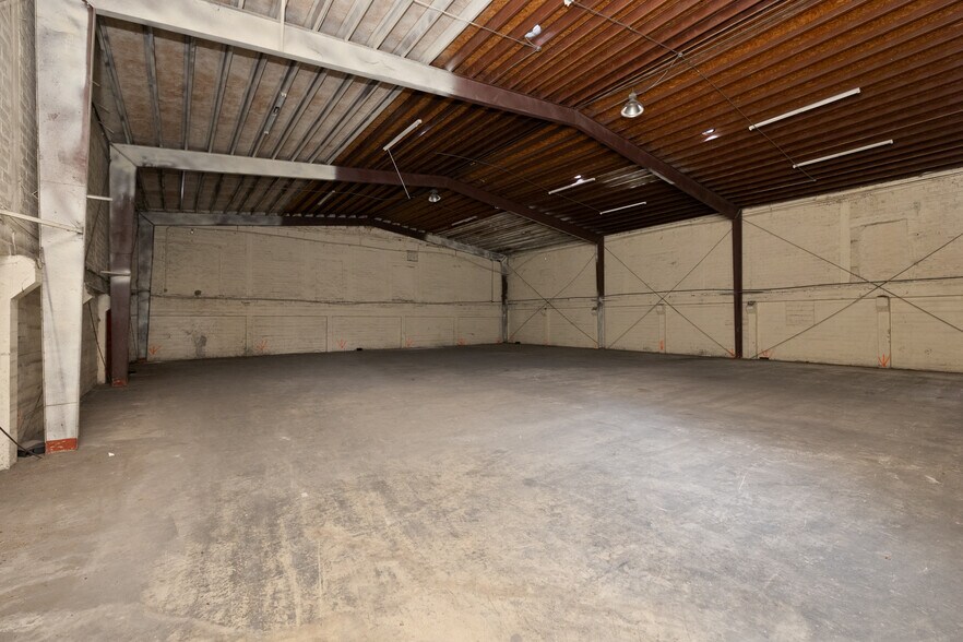 More Photos Of 101 N Val Verde Rd, Donna Warehouse For Sale