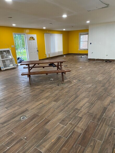 More Photos Of 6154 Michigan Rd, Indianapolis Office For Lease