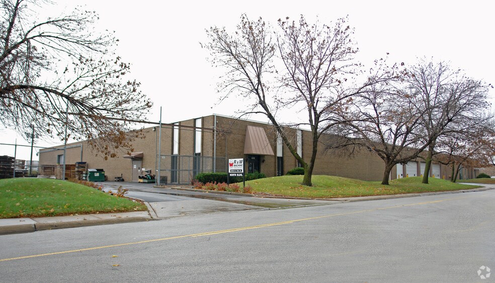 More Photos Of 6516 W 74th St, Bedford Park Warehouse For Lease