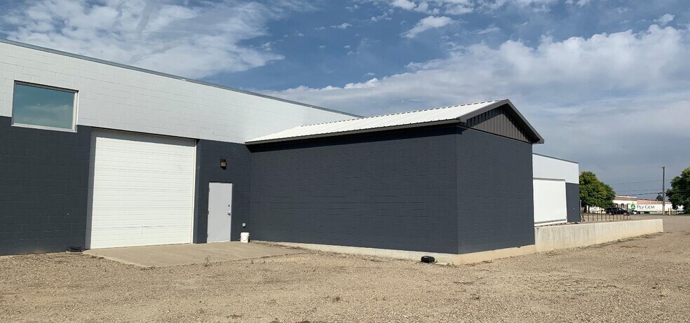 More Photos Of 2930 9th Ave N, Lethbridge Manufacturing For Sale