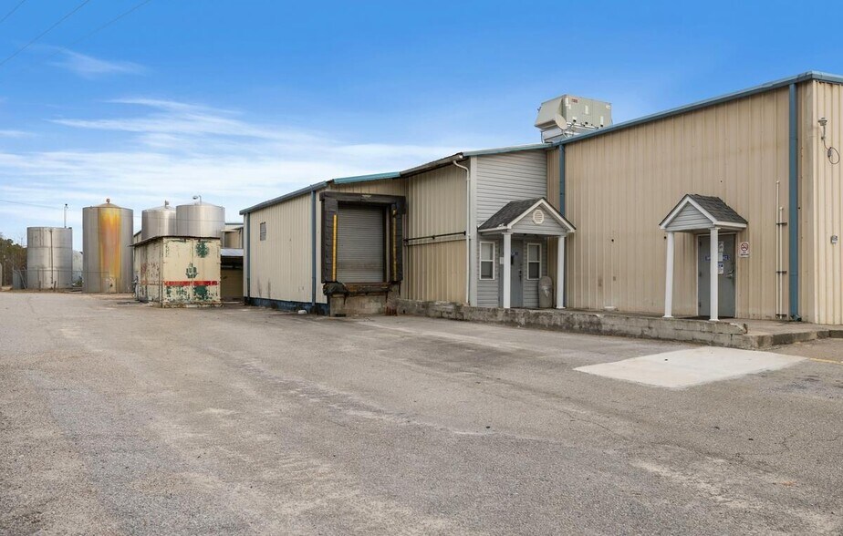 More Photos Of 347 Old River Rd, Elloree Manufacturing For Sale