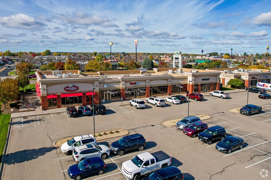 More Photos Of 1051 Pearson Dr, Hudson General Retail For Lease