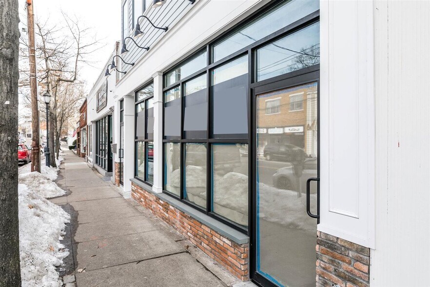 Primary Photo Of 166 Main St, Port Washington Storefront For Lease
