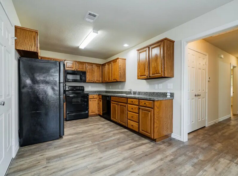 More Photos Of 26 Duplex Portfolio, Commerce Apartments For Sale