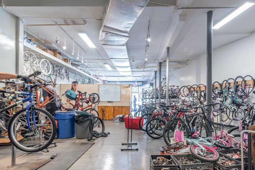 More Photos Of 858 Fulton St, Brooklyn Bank For Lease