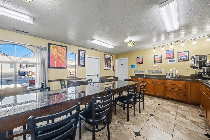 More Photos Of 386 E 300 S, Kanab Hotel For Sale