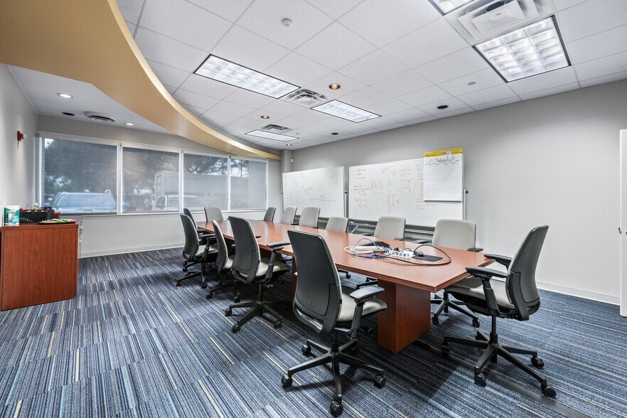 More Photos Of 6015 31st St E, Bradenton Office For Sale