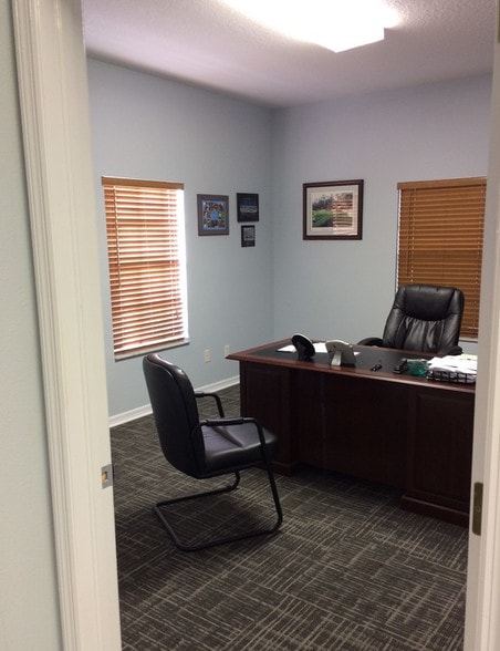 More Photos Of 2721 Agnes St, Tampa Office For Lease