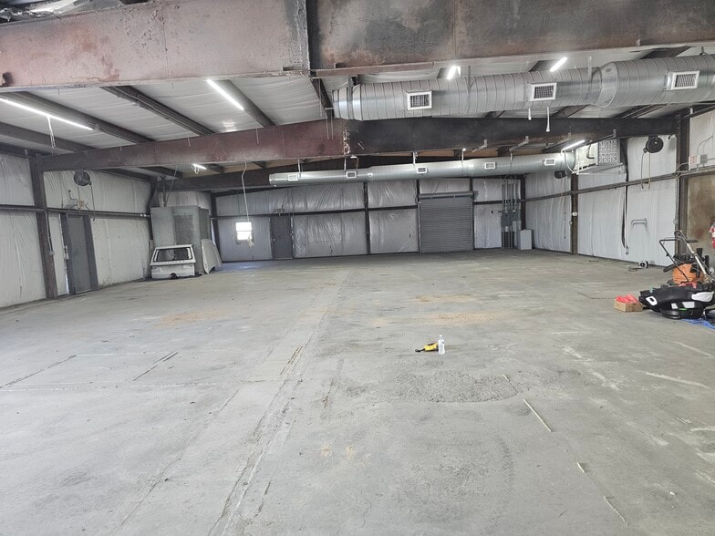 More Photos Of 1006 Magnolia St, Mansfield Warehouse For Lease