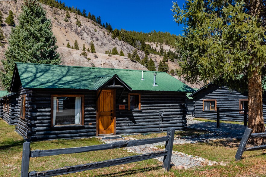 More Photos Of 631 N Silver St, Lake City Hotel For Sale