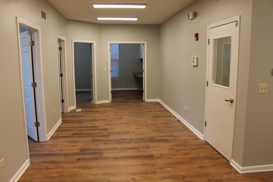 More Photos Of 410 E State St, Geneva Office For Lease