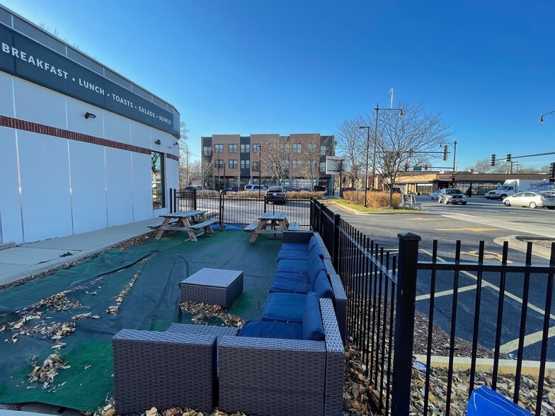 More Photos Of 7555 N California Ave, Chicago Fast Food For Sale