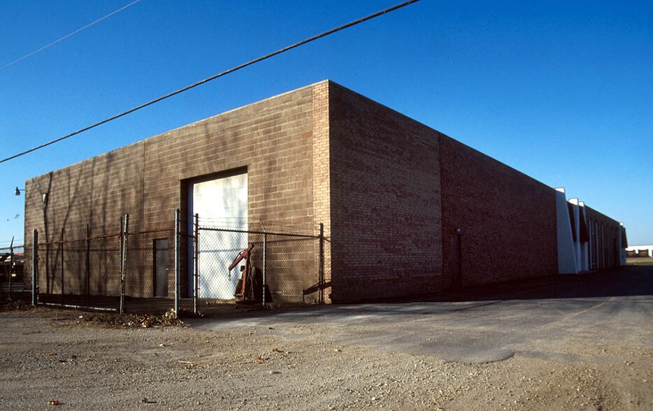 More Photos Of 444 Randy Rd, Carol Stream Warehouse For Lease