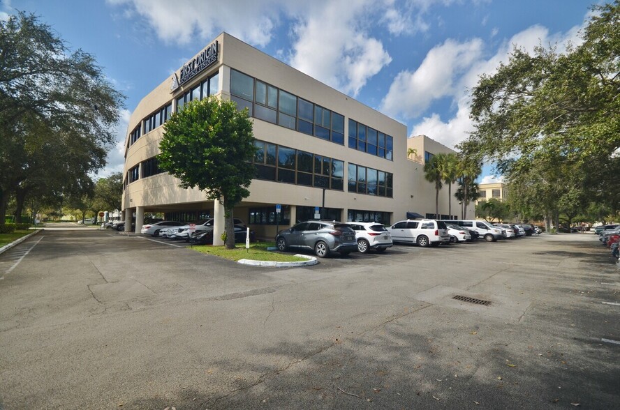 More Photos Of 14100 Palmetto Frontage Rd, Miami Lakes Office Residential For Sale