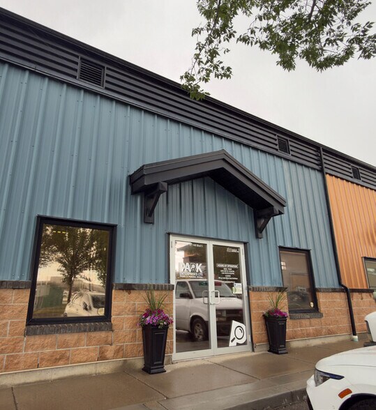 More Photos Of 491 Wt Hill Blvd S, Lethbridge Office For Sale