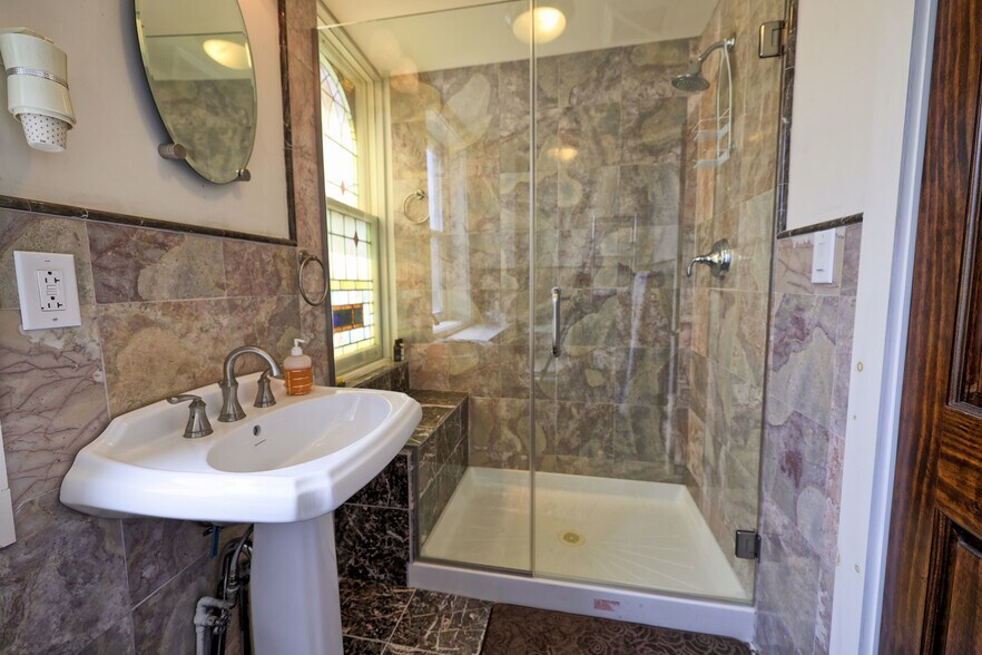 More Photos Of 511 Warren St, Hudson Storefront Retail Residential For Sale