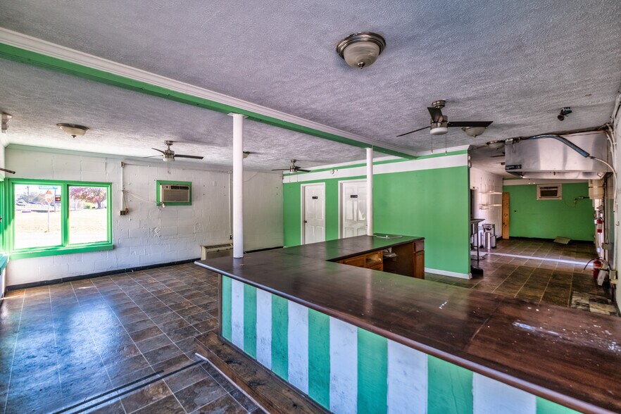 More Photos Of 561-563 McLean Ave, Hopkinsville Freestanding For Sale