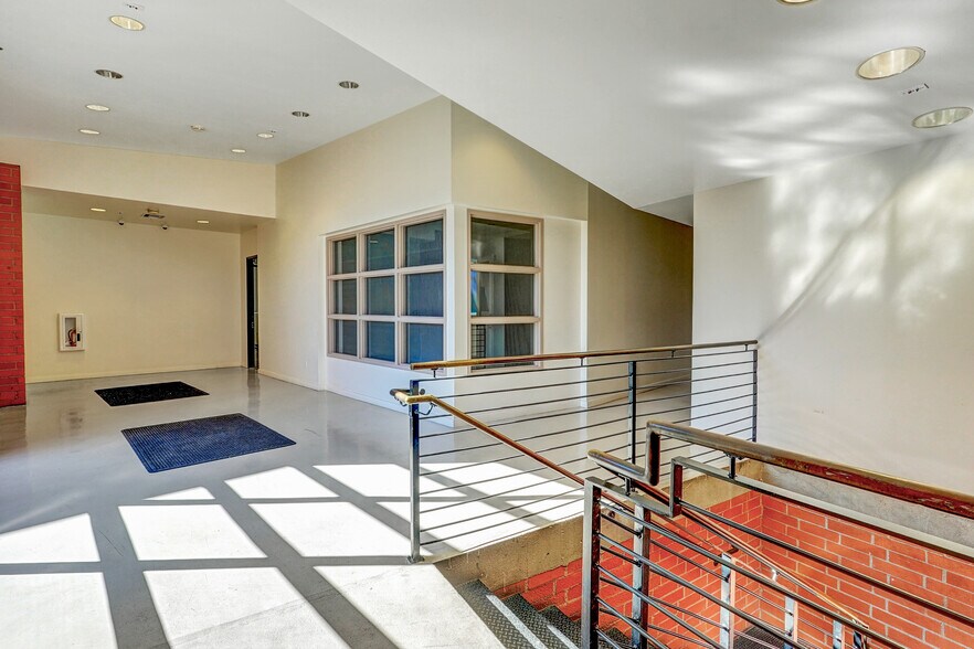 More Photos Of 2330 Pontius Ave, Los Angeles Loft Creative Space For Lease