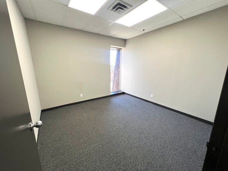 More Photos Of 310 Paterson Plank Rd, Carlstadt Manufacturing For Lease