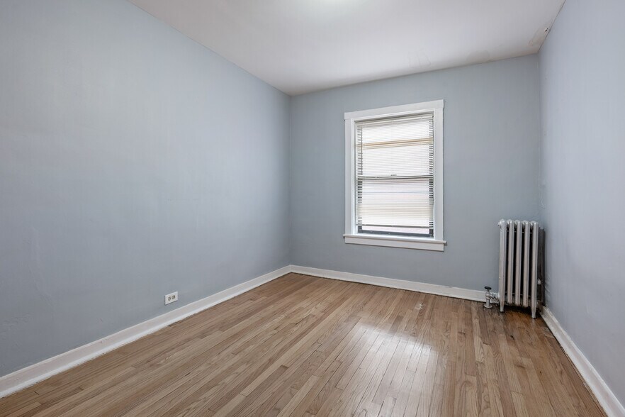 More Photos Of 4408-4414 S Drexel Blvd, Chicago Apartments For Sale