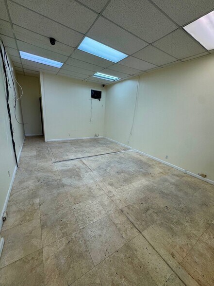 More Photos Of 3310 31st Ave, Astoria Storefront Retail Residential For Lease