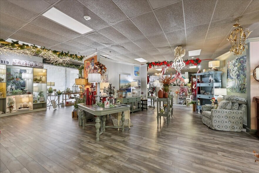 More Photos Of 911 Green Ave, Orange Storefront Retail Office For Sale