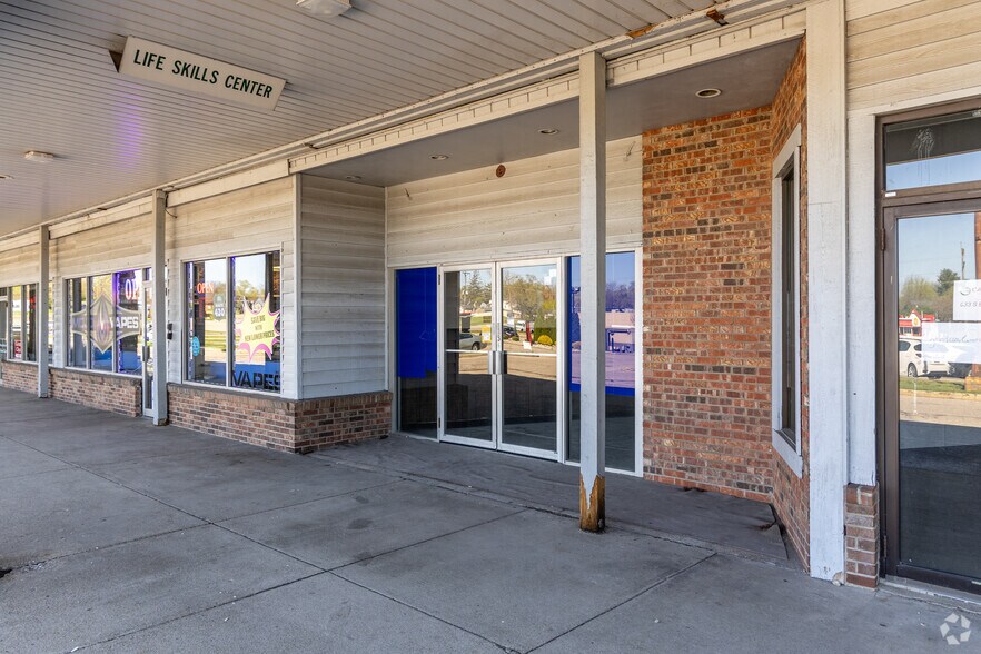 More Photos Of 415-659 S Breiel Blvd, Middletown Storefront For Lease